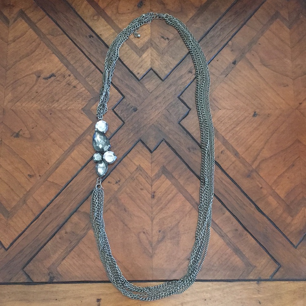 Long chain necklace with stones